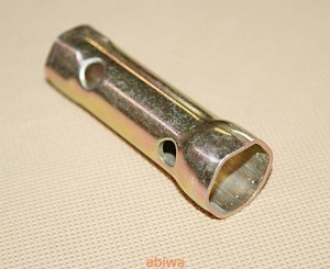 KLUCZ DO ŚWIEC 16/18mm