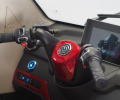 Motorower elektryczny trójkołowy zabudowany NEMO samochod microcar - Iamelectric czerwony kierownica kokpit