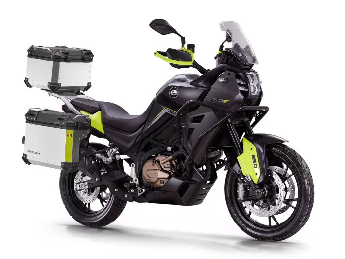 Motocykl QJMOTOR SVT 650.webp