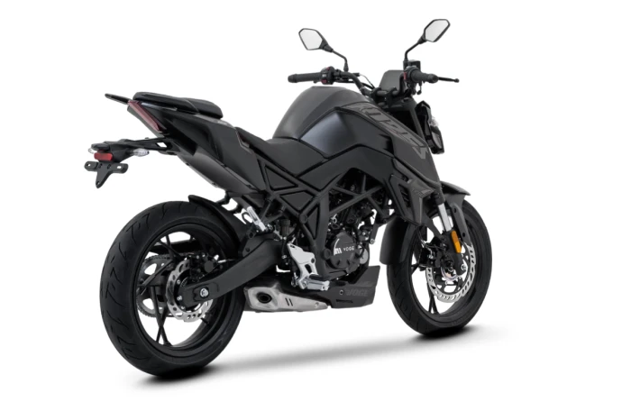 Voge-125RS-color-negro-3.png