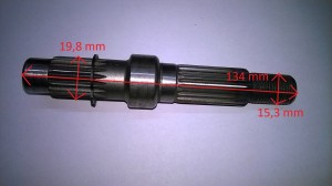 Wałek przekładni koła tył 19 frezów