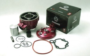 CYLINDER I GŁOWICA 90CC DO MOTOROWERU Z SILNIKIEM AM6 2T PIONOWYM CHŁODZONYM CIECZĄ- MORETTI PARTS